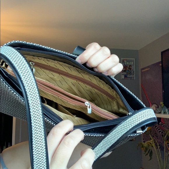 Super cute shoulder bag🖤 - Picture 4 of 4